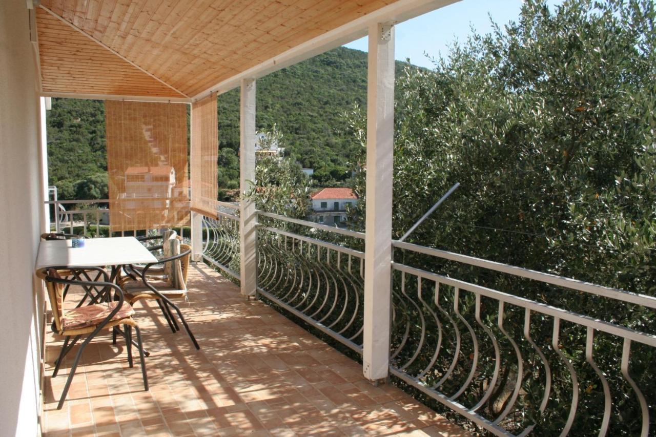 Apartment Zarace - Gdinj 4598A Exterior foto