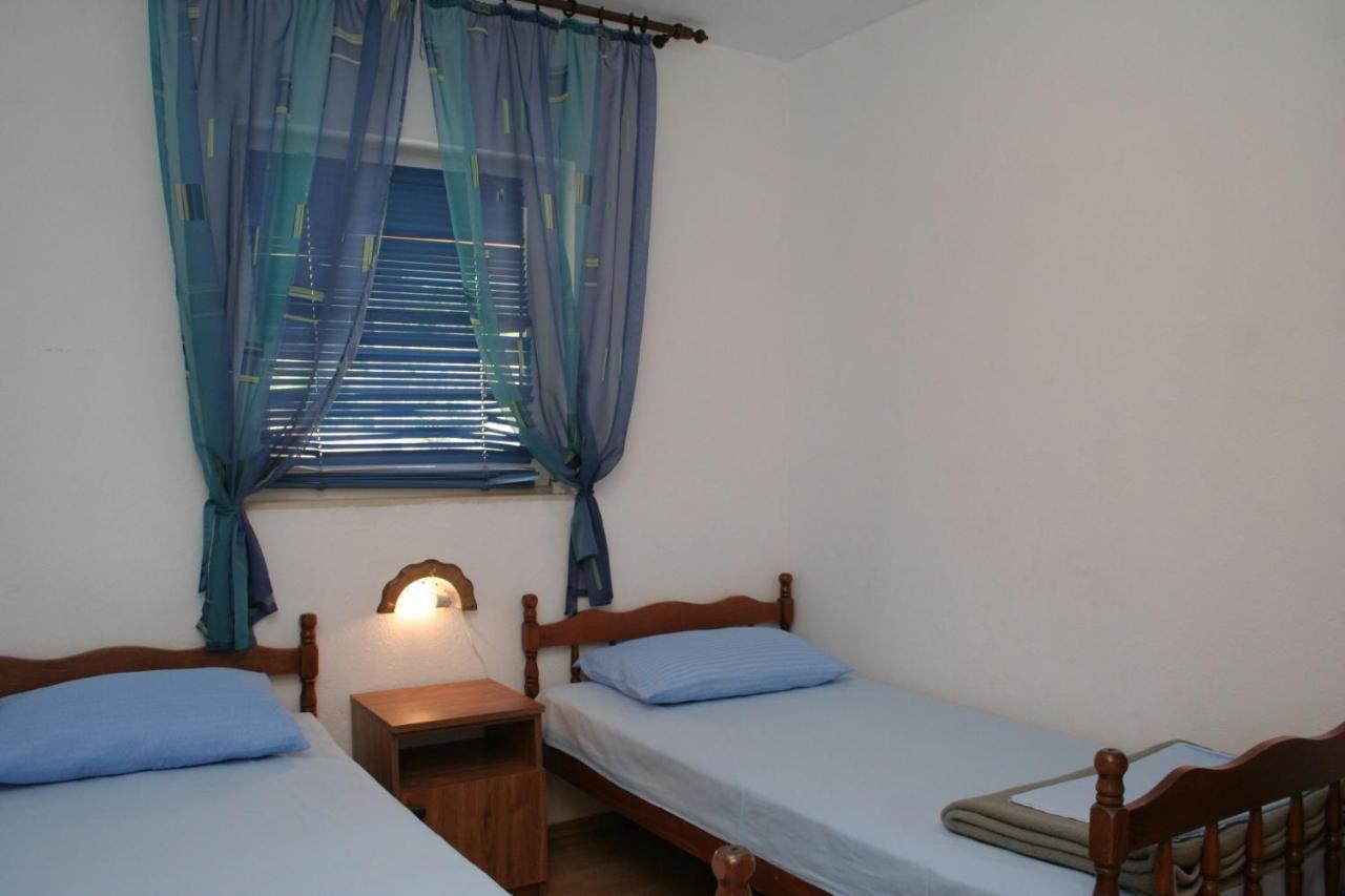 Apartment Zarace - Gdinj 4598A Exterior foto